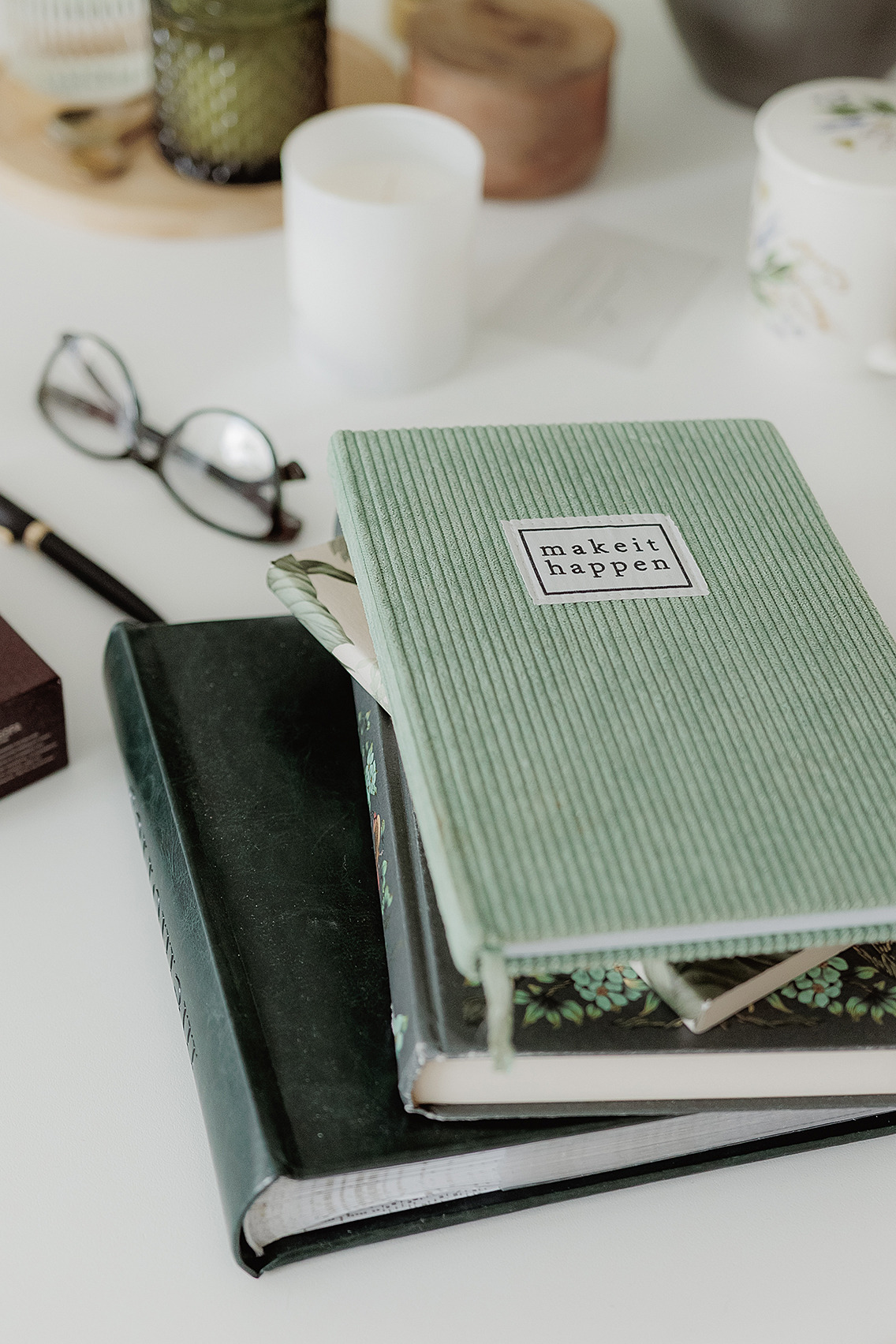 Зелёный блокнот и книги